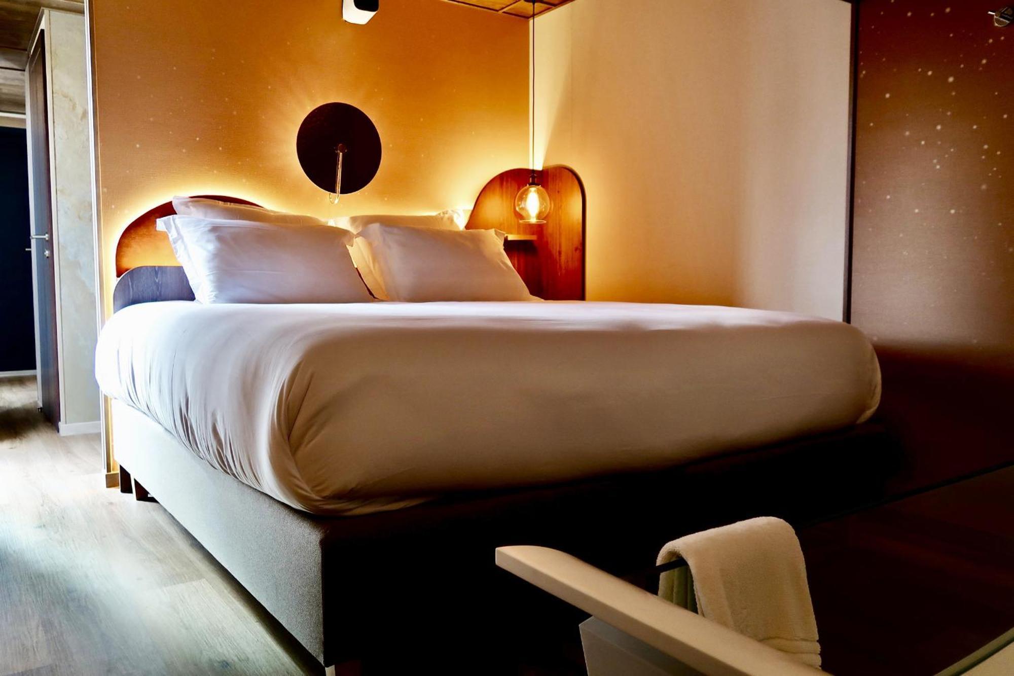 L'Escale Royale - Nid d'amour sur l'eau avec Jacuzzi à 40 min de Paris Saint-Martin-la-Garenne Exterior foto