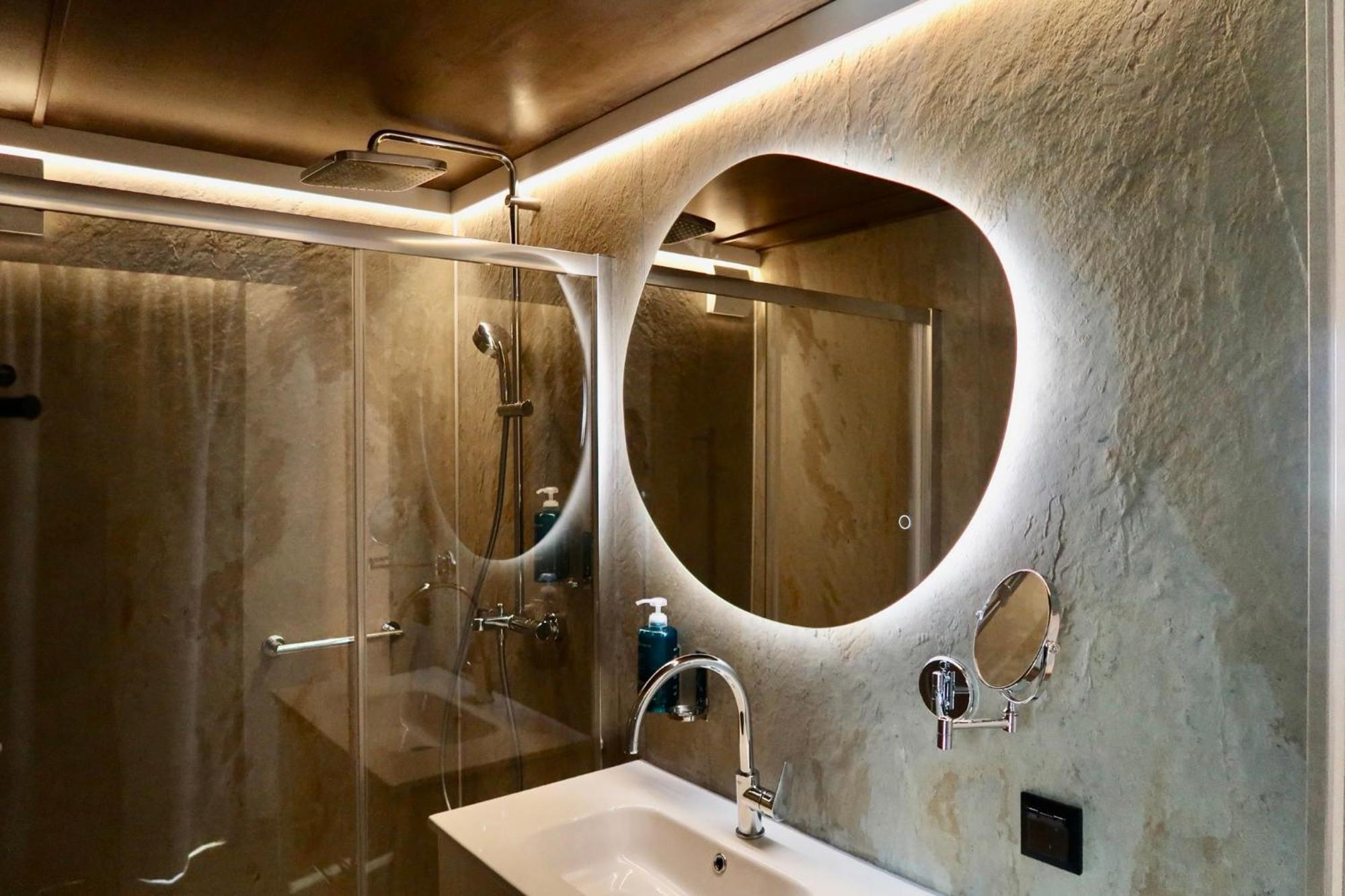 L'Escale Royale - Nid d'amour sur l'eau avec Jacuzzi à 40 min de Paris Saint-Martin-la-Garenne Exterior foto