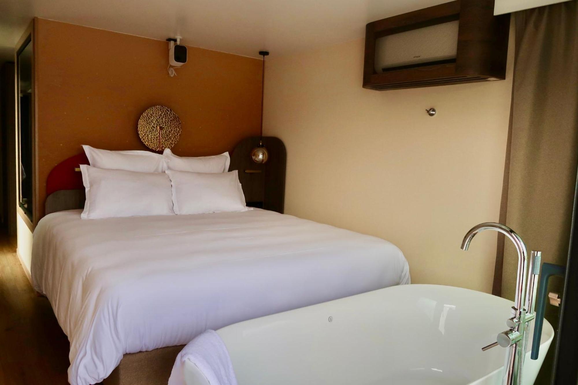 L'Escale Royale - Nid d'amour sur l'eau avec Jacuzzi à 40 min de Paris Saint-Martin-la-Garenne Exterior foto
