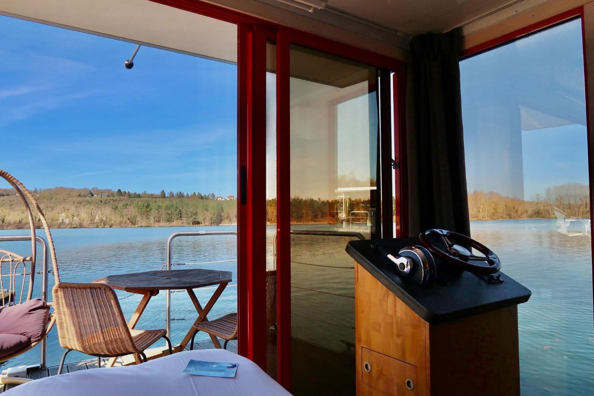 L'Escale Royale - Nid d'amour sur l'eau avec Jacuzzi à 40 min de Paris Saint-Martin-la-Garenne Exterior foto
