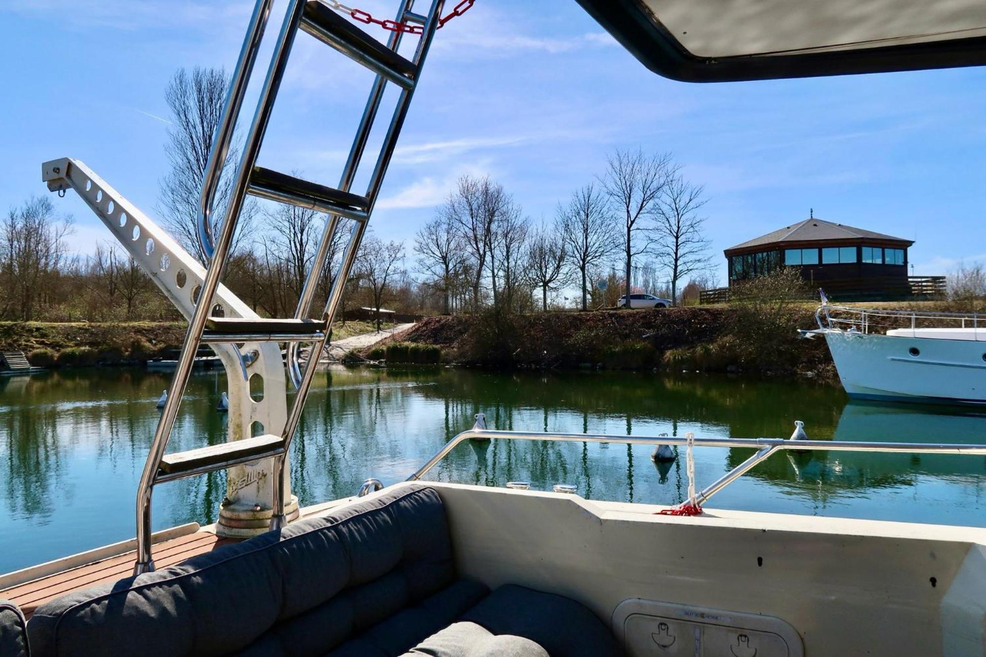 L'Escale Royale - Nid d'amour sur l'eau avec Jacuzzi à 40 min de Paris Saint-Martin-la-Garenne Exterior foto