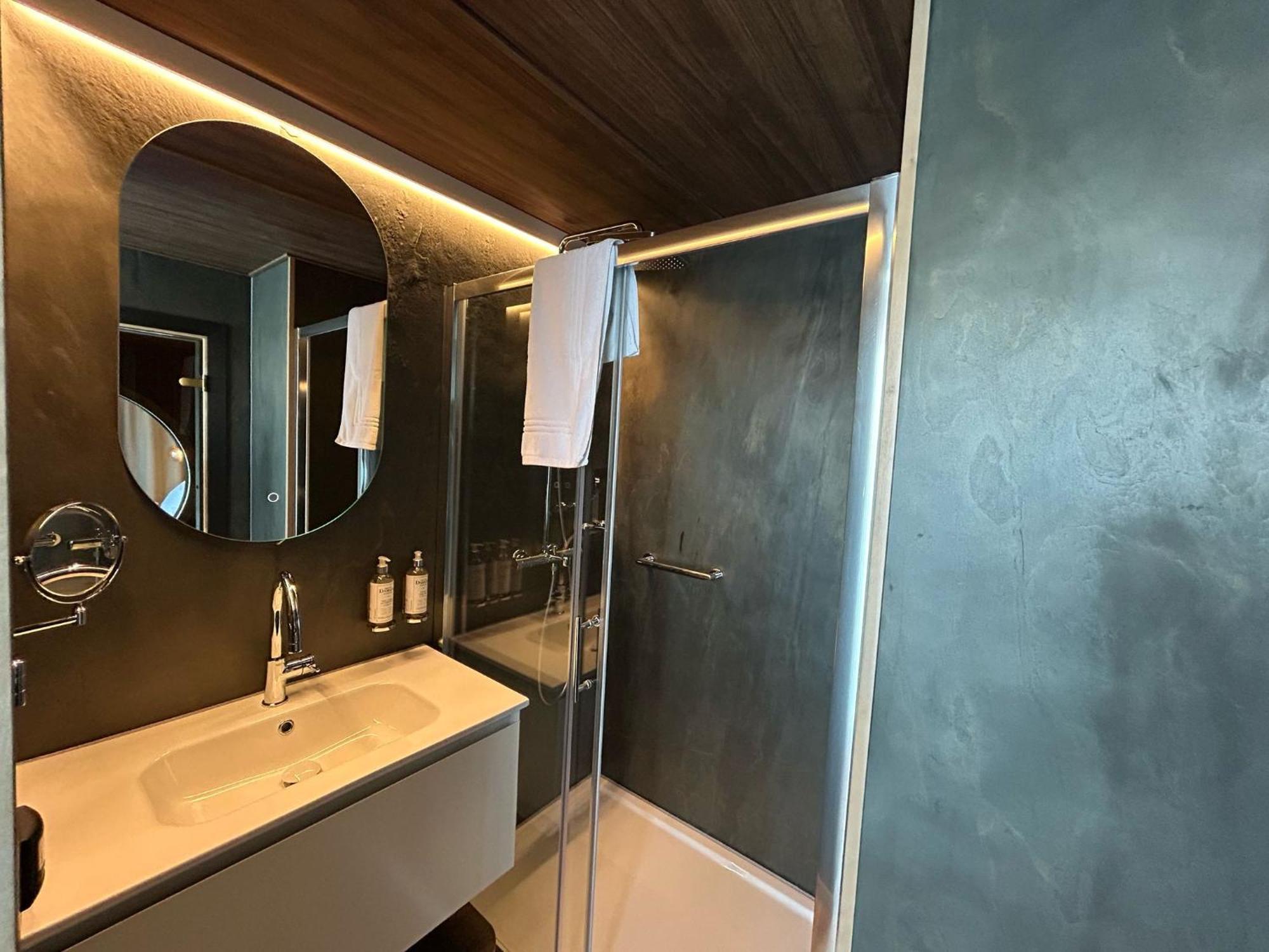 L'Escale Royale - Nid d'amour sur l'eau avec Jacuzzi à 40 min de Paris Saint-Martin-la-Garenne Exterior foto